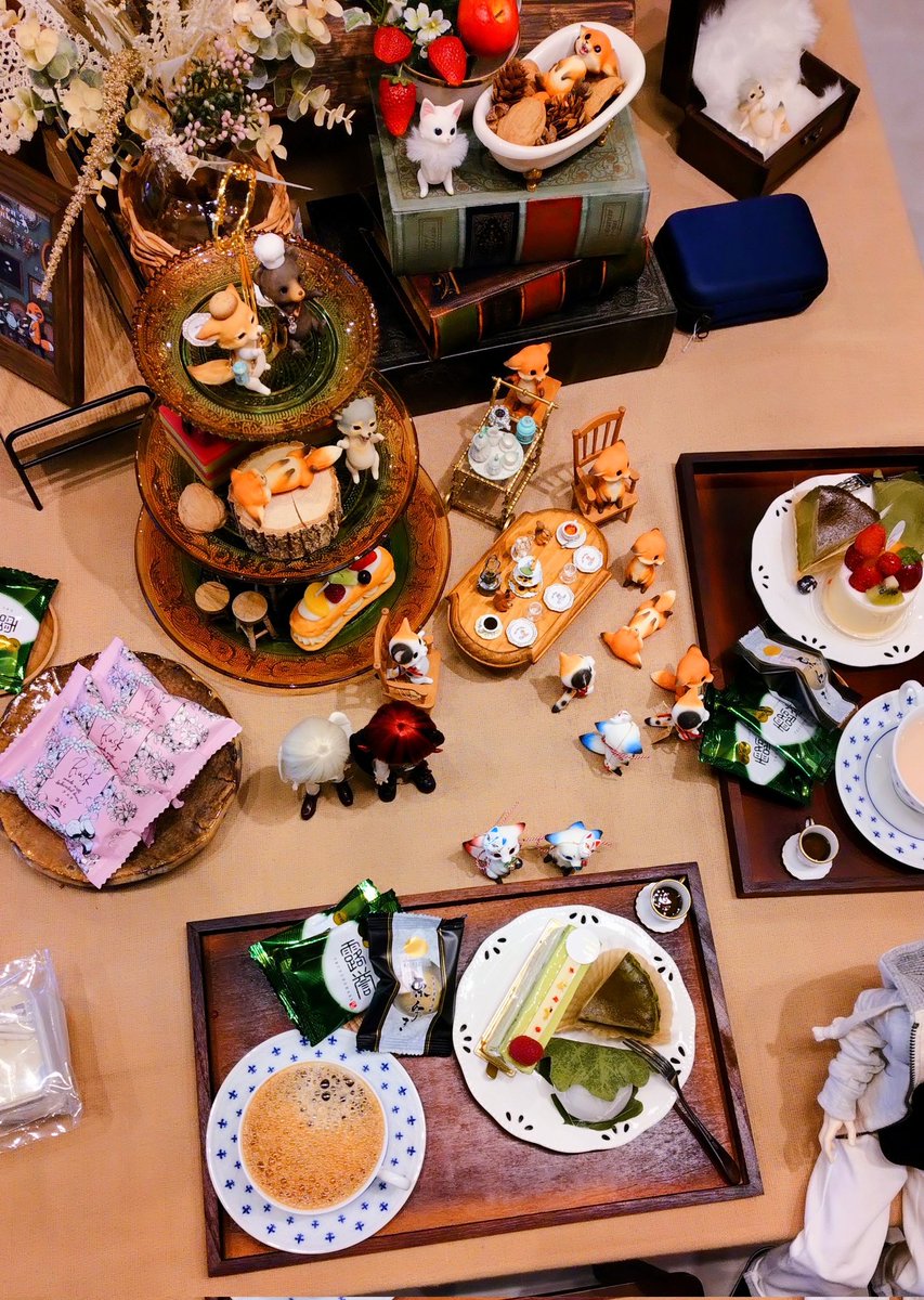 Hi_ho_yakiniku's tweet photo. さて　先月末にHeaven Monkeyさんでお茶会に参加させてもらいました☕
いつも可愛いお店が更に可愛くなってた🤭
我が家もこんなにできたらなぁ～
センスが欲しい😂
お菓子もケーキも並々の珈琲も美味しかった💕 https://t.co/xDK6GYnmjd
