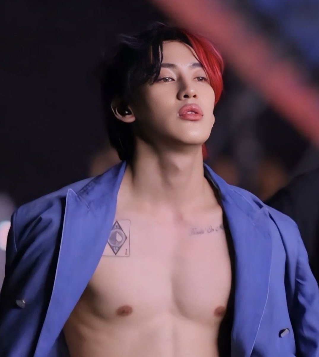 ทีมแม่ ทีมแฟน เอาของออกมาแจกกันจะหมดบ้านแล้ว ทำไมยังไม่ล้านซะที
เอ๊กซ์ เค้าเป็นอะไรอ่ะคับ
#Happy29thBDBamBam 
#BamBam <a href="/BamBam1A/">BamBam</a>
