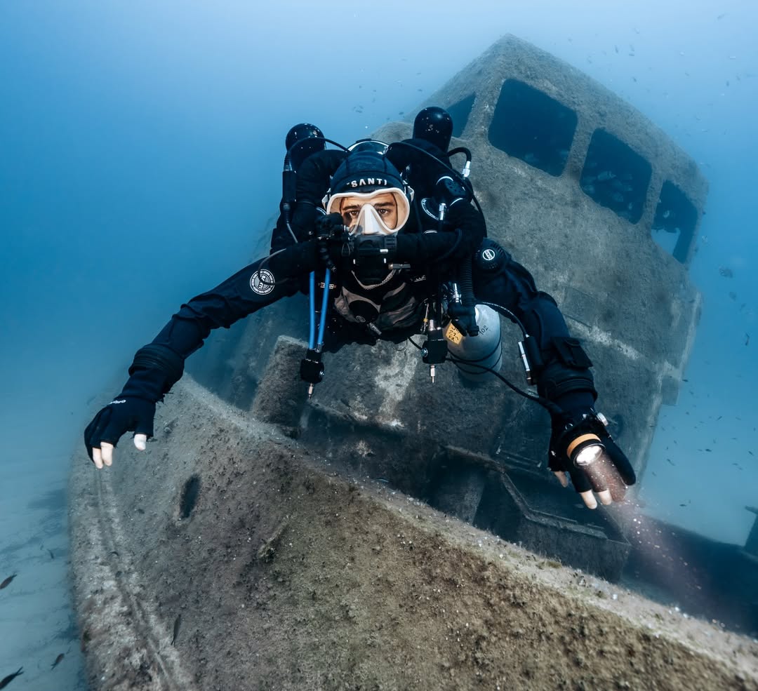 LoS-Scuba tweet media
