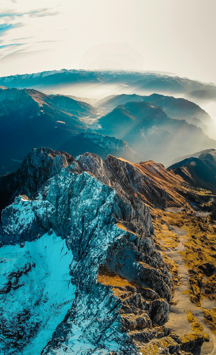 purenature_1's tweet image. Sunlight breaking through clouds 💙🧡 #LOVE