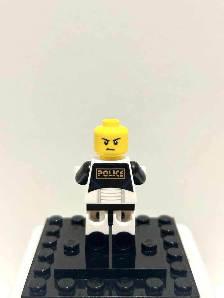infinitybricks8's tweet image. Intergalactic law and order is back on the beat! This Space Police officer is ready for a deep-space pursuit 👨‍🚀

#LEGO #LEGOminifigures #LEGOcollection #LEGOcommunity #LEGOaddictAFOL #LEGOreseller #LEGOforsale #SpacePolice #LEGOSpace #CMFSeries21 #GalacticJustice