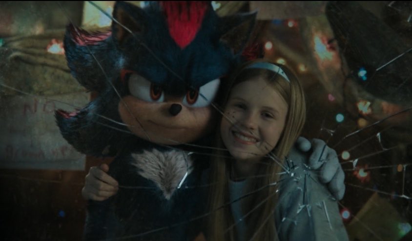 dailymovshadow's tweet image. sad to think he destroyed likely one of the only pictures he had of her #SonicMovie3