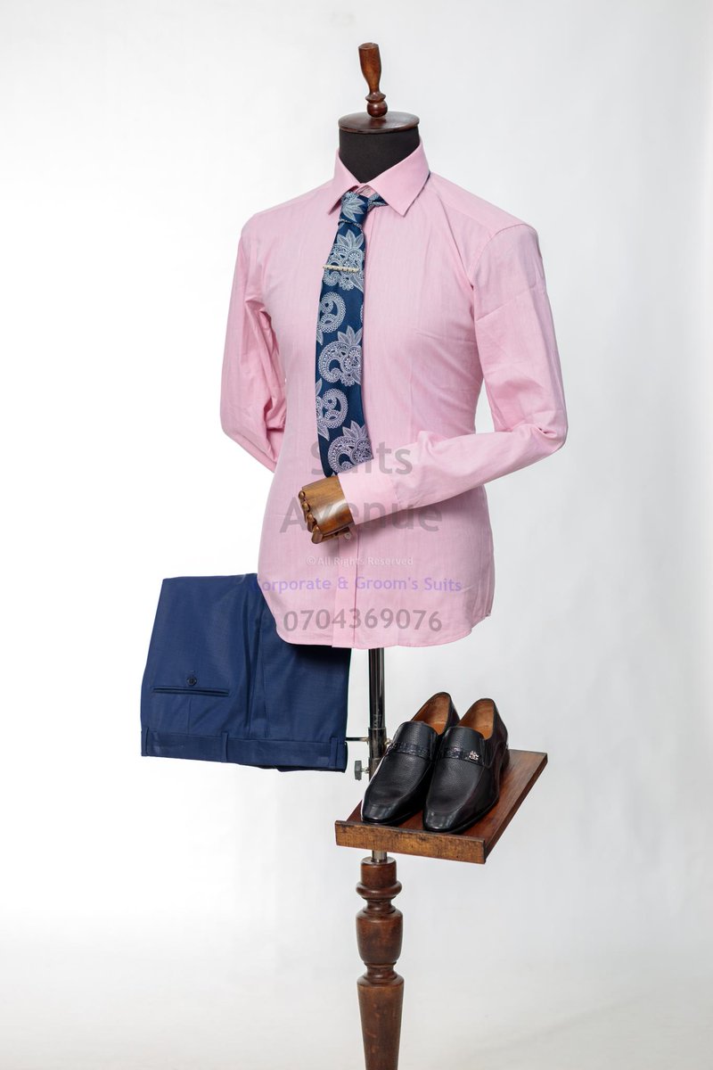 AvenueSuits's tweet image. The right office shirt: shoulder seam on the bone, sleeves to the wrist, breathable cotton — comfort and authority in one rule. Choose light tones for clarity in Kampala daylight; finish with a collar stay for precision. #SuitsAvenue #MensStyle #Kampala #Confidence #Drive…