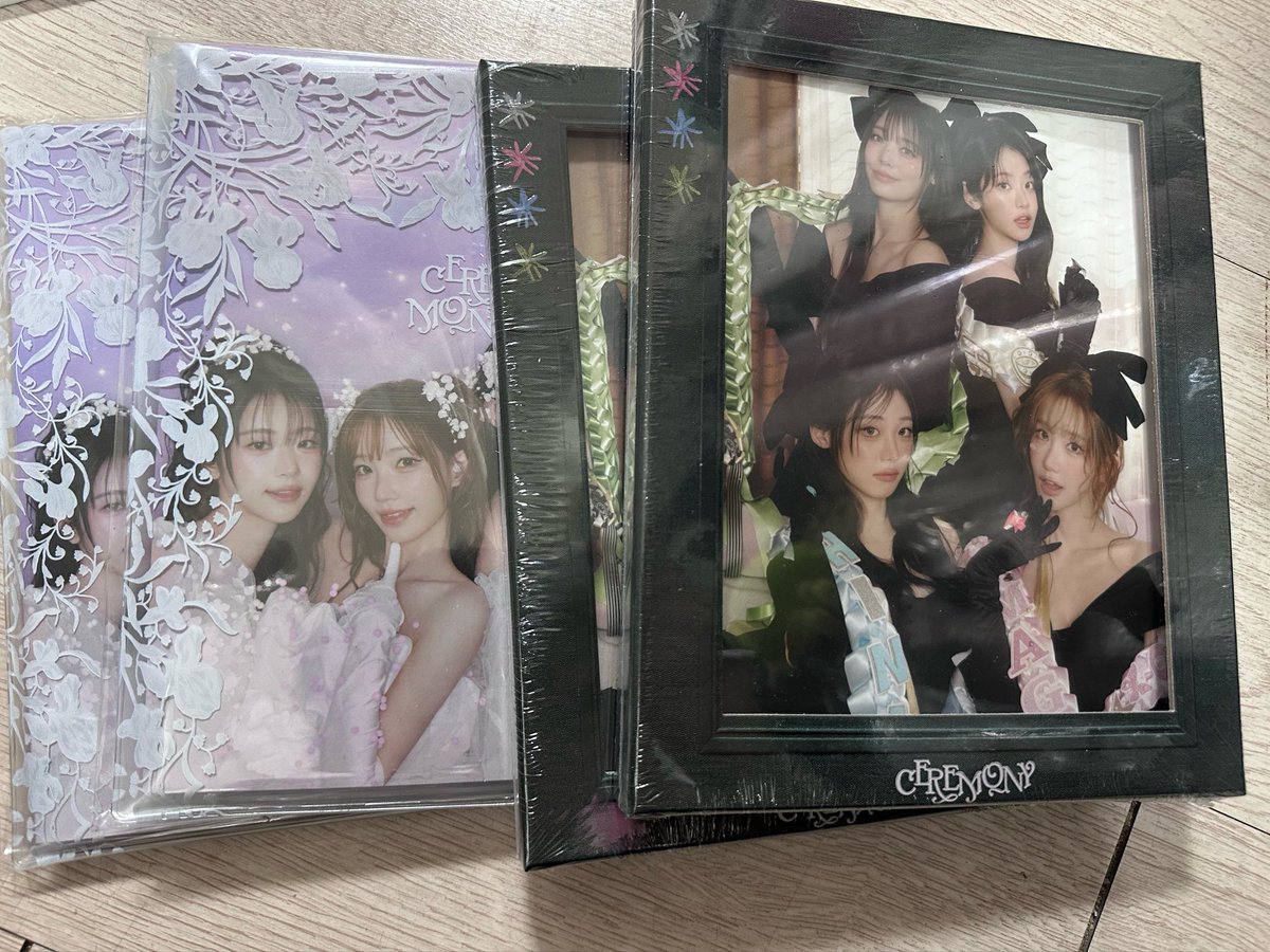 큐떱이알 큐더블유이알 미개봉 앨범 양도
wts QWER CEREMONY sealed/unopened album

16000won/1set=2pcs
+ shipping

On hand / ready stock ✅ 

Korean bank/wise ⭕️