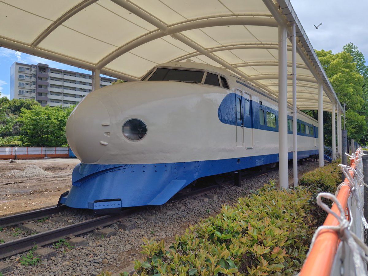 昭島市つつじが丘公園の🚅0系新幹線21形式も見てきました。 まだ工事中