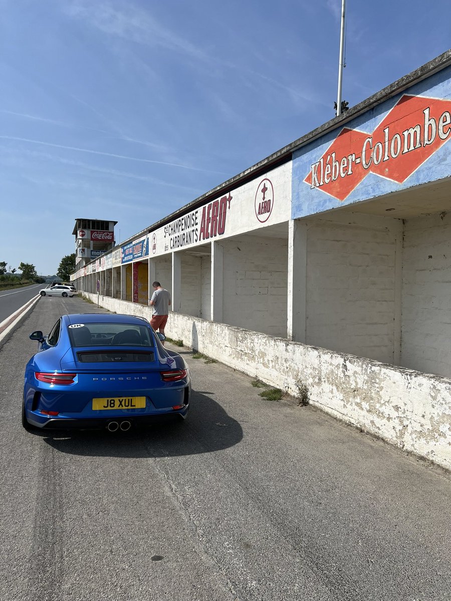 freddiecamp's tweet photo. 20,000 miles added to ‘Spencer’ the 991.2 GT3 Touring in the last 2.5 years. Absolutely love this car. The right mix between digital and analogue. Road trip planned for this in September- Spain &amp; Portugal 🇪🇸 🇵🇹  (so far i’ve taken this car to: 🇫🇷 🇧🇪 🇲🇨 🇳🇱 🇩🇪 🇮🇹 🇦🇩 🇦🇹 🇪🇸 🇮🇲 🇨🇭) https://t.co/rtBHtGJKgO