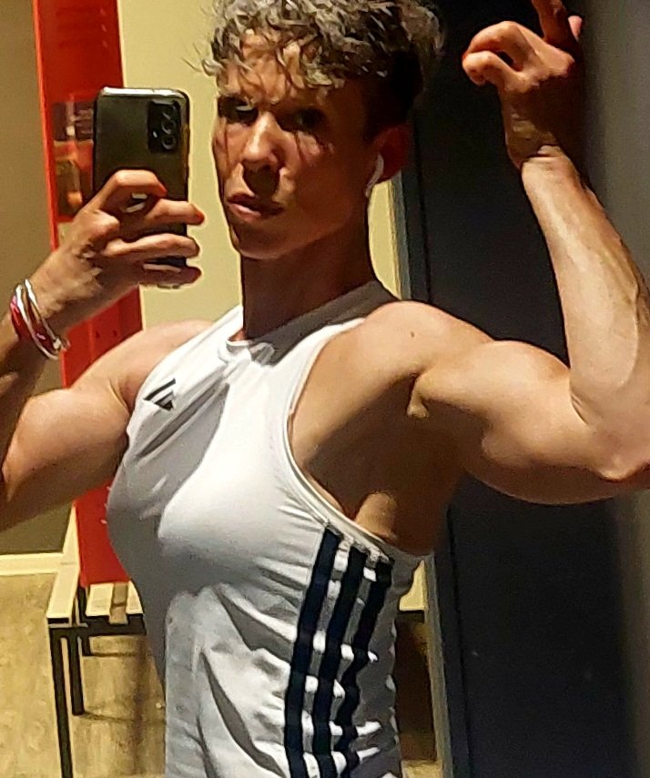heikerichta's tweet image. Gestern Abend im #Gym.
Hier wurde neulich angezweifelt dass man mit 25 Wiederholungen Muskeln aufbauen kann. Kann man. Die meisten Sätze mach ich mit 20-30Wh. Kontrolle, mindmuscle connection &amp;amp; Pump sind dann besser. Alles Wachstumsfaktoren.
Ne starke Woche euch💪💖
#Bodybuilding
