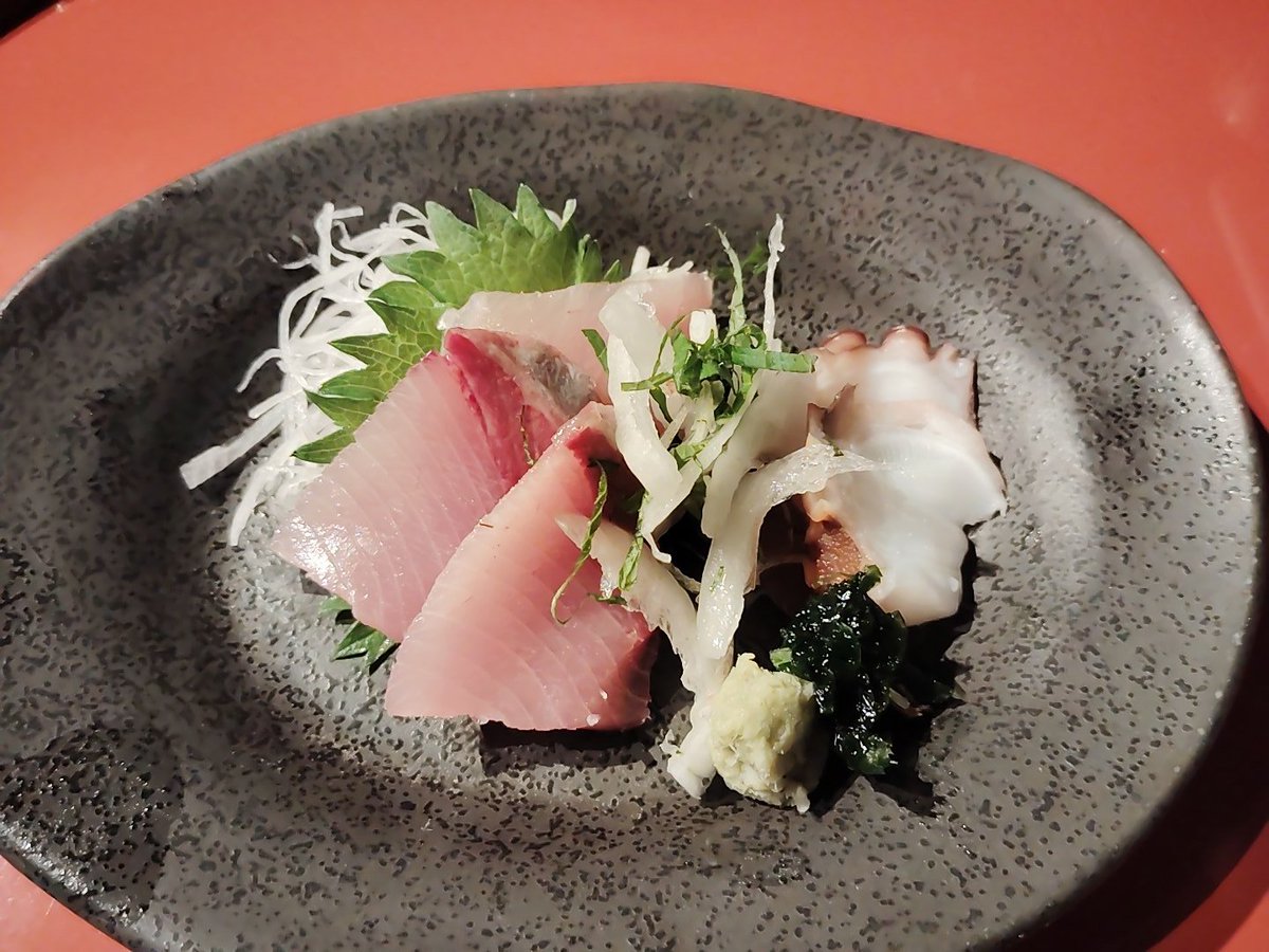dokabensenpai's tweet photo. 麻布十番の「たき下」は、個人的に1番好きな焼き魚のお店です。こちらの黒むつは絶品。大根おろしとご飯おかわり自由なのも最高です🙌 https://t.co/yz2uDBLO3q