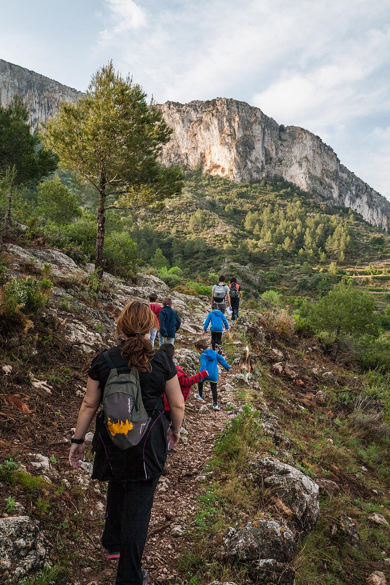 TerresdeMestral's tweet photo. Bon dia i bona setmana! Teniu la sort  d'estar encara de pont a les #TerresDeMestral? L'#OutdoorPark de #mar i #muntanya 💙😍💚

Foto: @TTivissa 
#família
#amics
#natura
#relax
#esport
#snorkel
#nàutica
#vela
#windsurf
#senderisme
#btt
#escalada
#DelEbrealaMediterrània https://t.co/wpOqcvMn16