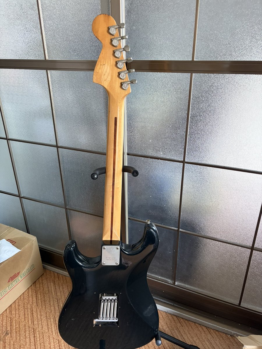 黒猫モズライト tweet media