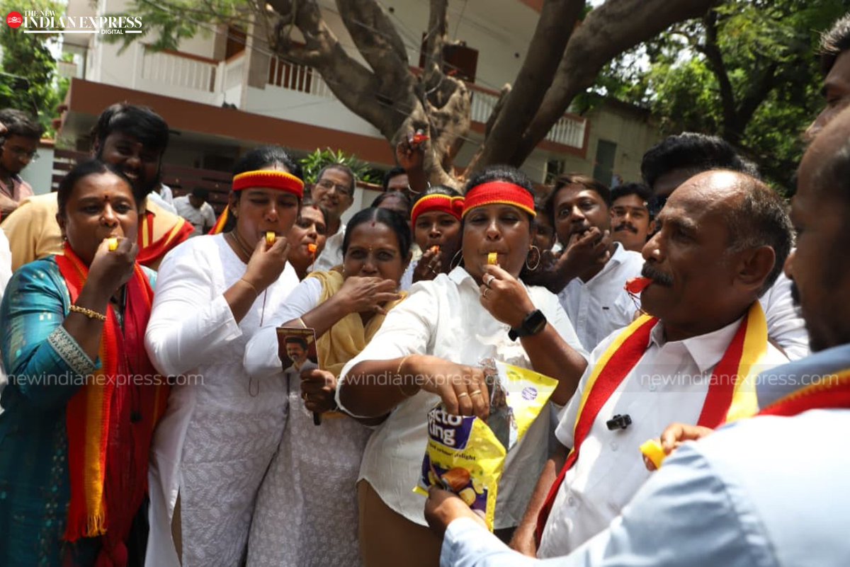 xpresstn's tweet image. #ResultsWithTNIE | #TVK cadres have started celebrating near the vote counting centre at GCT College in #Coimbatore. 

Express photos | @meetsenbaga 

#TamilNaduAssemblyElections2026  #TNAssemblyElections  #AssemblyElections