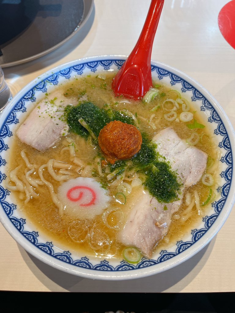 べや tweet media