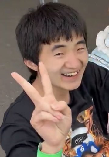 ←ガチで吐キン tweet media