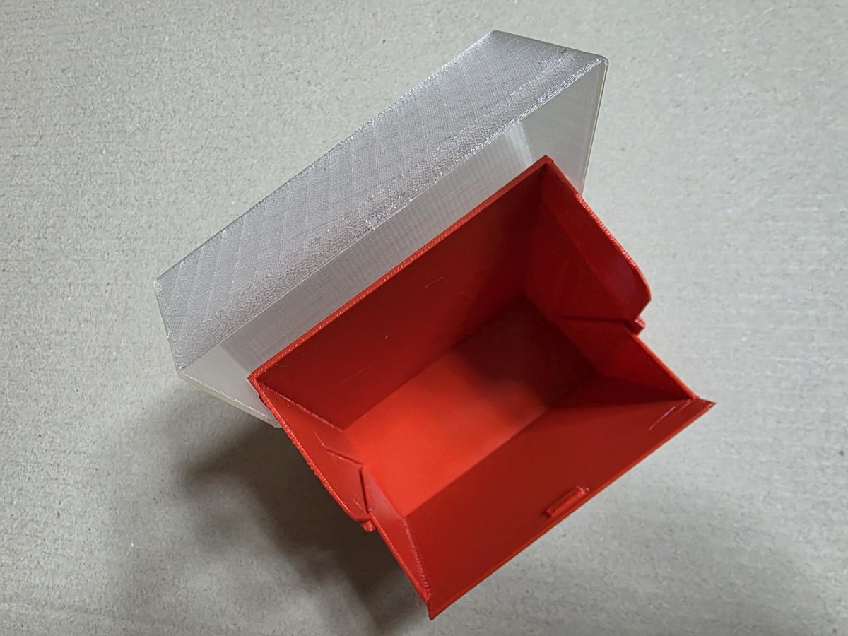 yamaFabLab's tweet image. 3.5インチのFDを整理するために、
3.5インチのフロッピーディスク用のケースを出力。

#3Dプリンタ
#フロッピーディスク