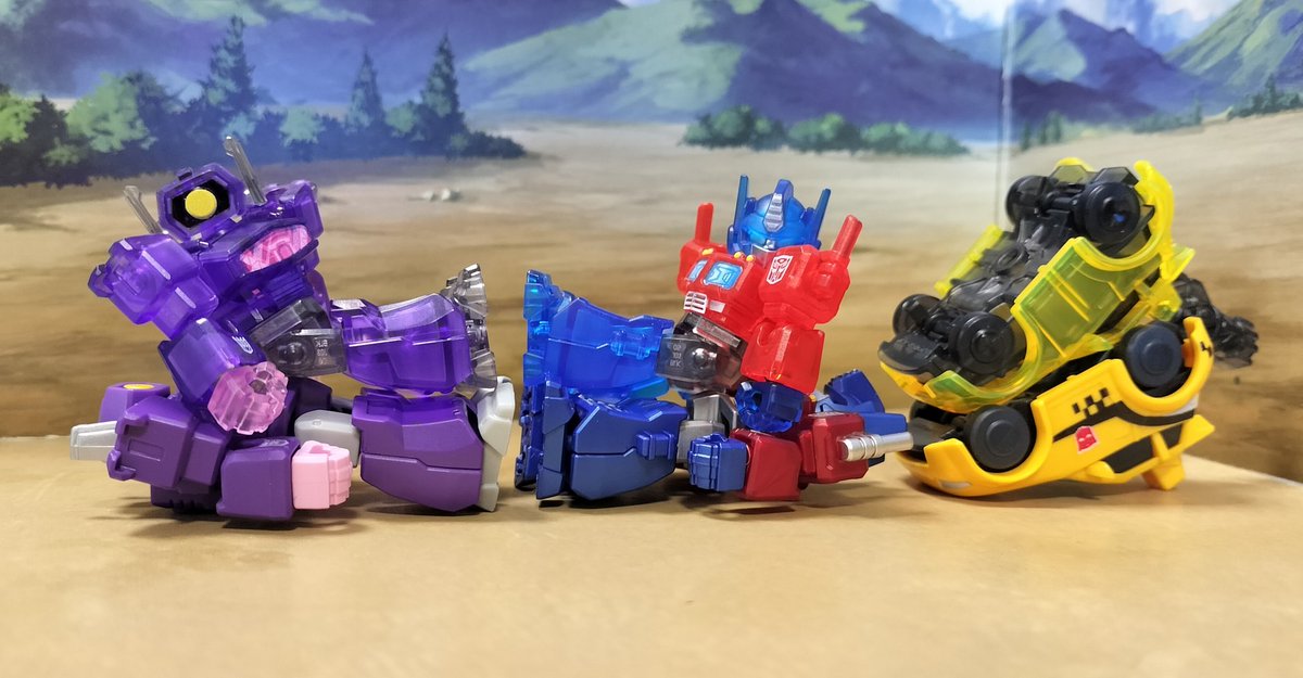 paddycentral1's tweet photo. ブロッキーズの同キャラのクリアバージョンはどう遊べばいいかな…
今のところオプティマスとショックウェーブとバンブルビービークルモード
とりあえず幽体離脱させるなどした https://t.co/O5XWeU6srn