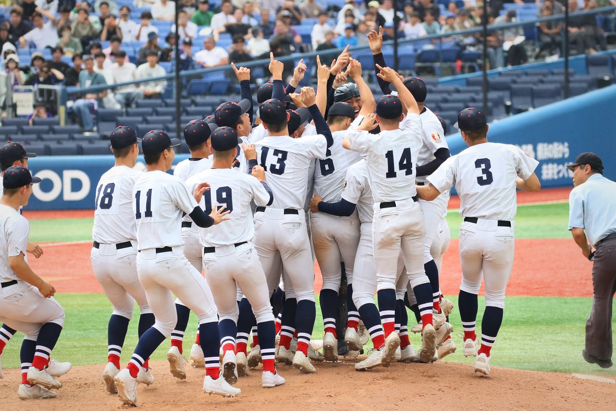 dabashi0810's tweet photo. 2026/5/3

令和8年神奈川県高等学校野球春季大会

横浜スタジアム

決勝

vs横浜創学館高校

優勝シーン

県内5季連続優勝🥇

#高校野球 #横浜高校 https://t.co/Ppb2o7dePF