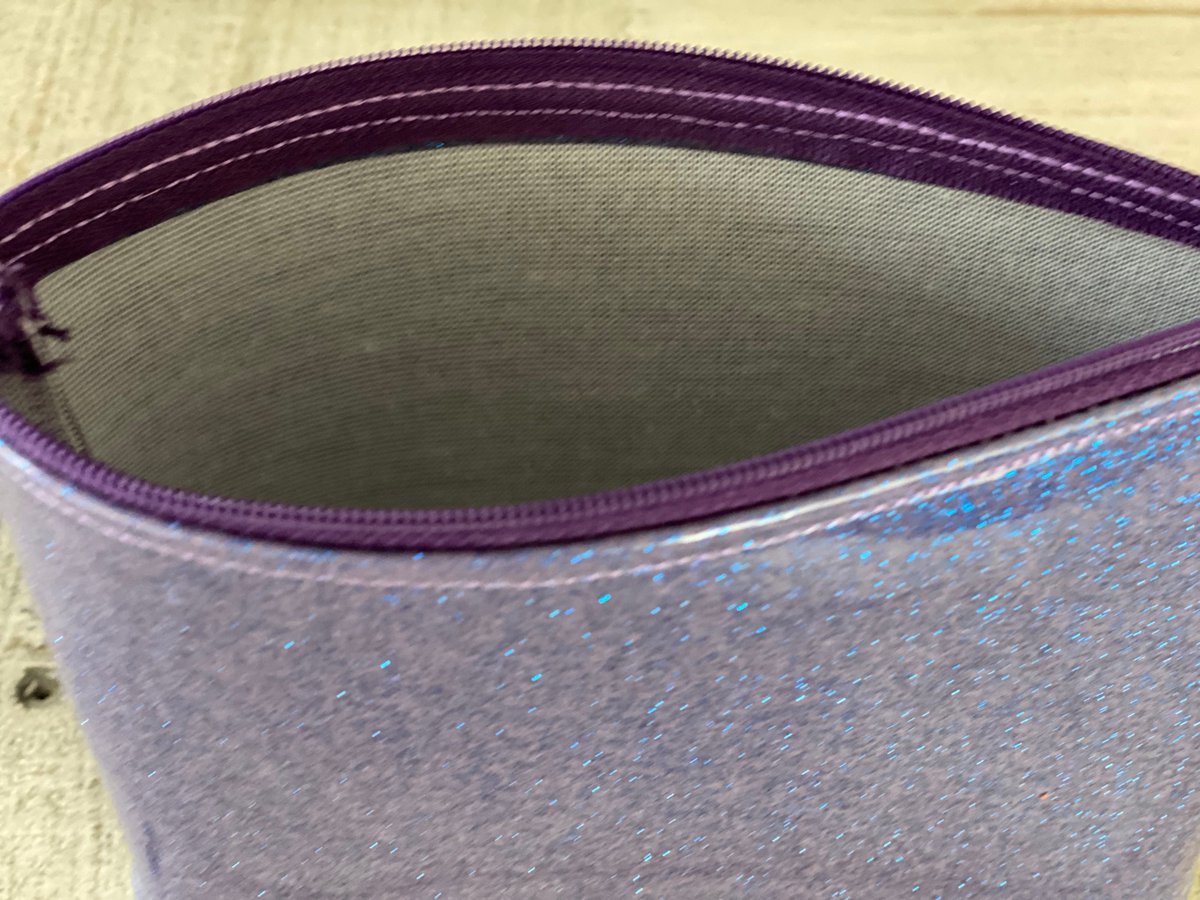 angelhw1956's tweet image. Purple Glitter Vinyl Zipper Pouch tuppu.net/23125232 #Etsy #TeaTimeQuiltsnMore #Gifts