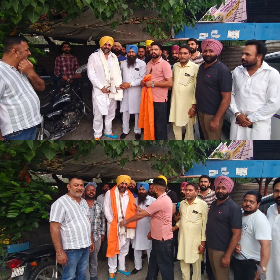 minkujawandha11's tweet image. ਸ਼ਾਹੀ ਸਮਾਧਾ ਟੈਕਸੀ ਯੂਨੀਅਨ ਸੰਗਰੂਰ ਦੇ ਪ੍ਰਧਾਨ ਸੁਖਦੇਵ ਰਾਮ ਸੁੱਖੀ ਅਤੇ ਉਪ ਪ੍ਰਧਾਨ ਜਗਦੀਸ਼ ਸਿੰਘ ਜੀ ਨਾਲ ਸਮੂਹ ਮੈਂਬਰਾਂ ਦੀ ਹਾਜਰੀ ਵਿਚ ਮੀਟਿੰਗ ਕੀਤੀ ਅਤੇ ਹਾਜਰੀ ਲਗਵਾਈ। ਇਸ ਦੌਰਾਨ ਉਨ੍ਹਾਂ ਦੀਆਂ ਮੁਸ਼ਕਲਾਂ ਧਿਆਨ ਨਾਲ ਸੁਣੀਆਂ ਗਈਆਂ ਅਤੇ ਹੱਲ ਲਈ ਵਿਸਥਾਰ ਨਾਲ ਵਿਚਾਰ-ਵਟਾਂਦਰਾ ਕੀਤਾ।
#drjawandha #sangrur #punjab #aap
