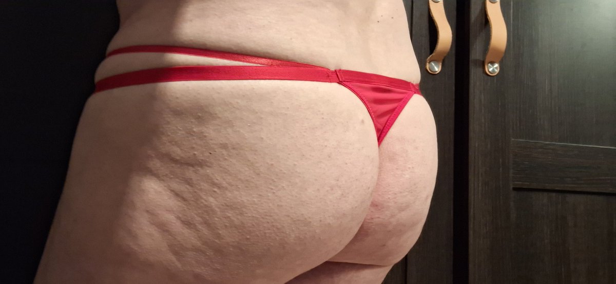 🎀 Man with a bow on his panties. 🎀 tweet media