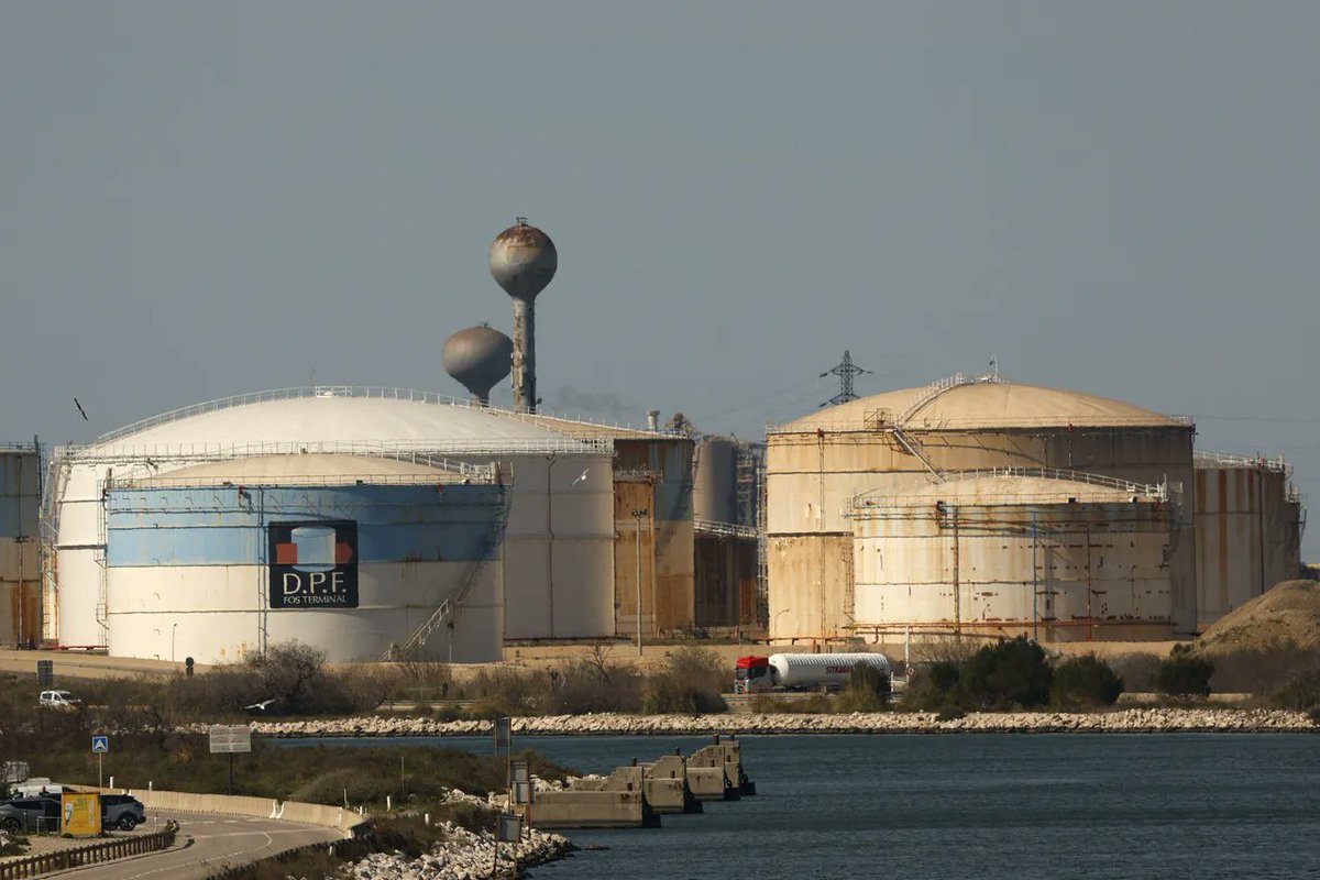 La France moins dépendante au pétrole mais toujours aussi vulnérable.
Depuis le premier choc pétrolier en 1974, la France importe trois fois moins de pétrole brut et sa provenance a aussi beaucoup évolué. Mais...
radiofrance.fr/franceculture/…