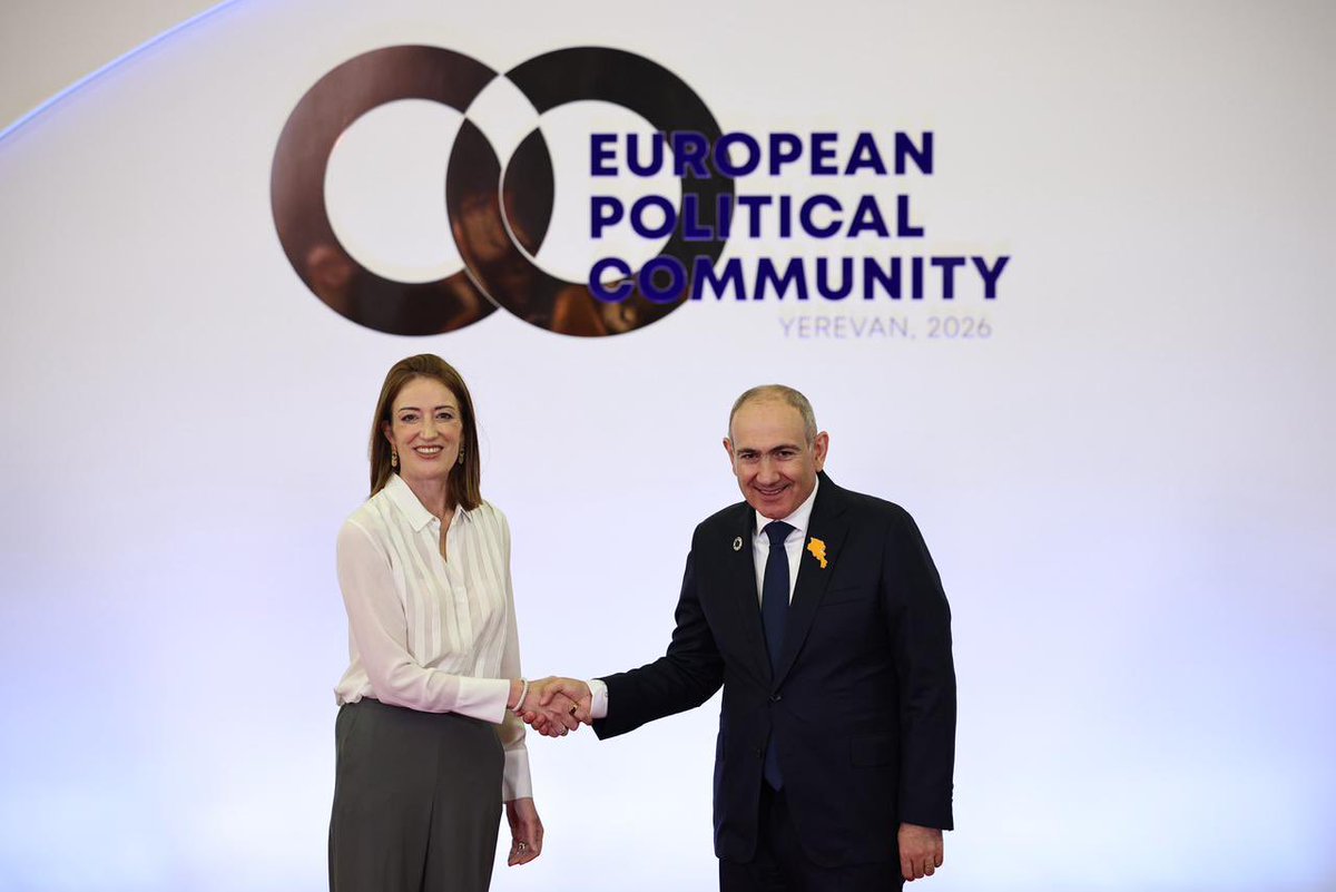 EPCArmenia's tweet photo. Prime Minister of #Armenia 🇦🇲 @NikolPashinyan  greeted the @EP_President 🇪🇺 Roberta Metsola upon her arrival at the 8th European Political Community Summit in Yerevan.
#EPCYerevan2026 #EPCArmenia https://t.co/5lXZnsqcYn