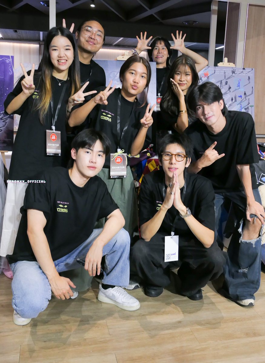 ppromx_official's tweet photo. 🎬 พร้อม และเพื่อน ๆ ทุกคนเก่งกันมาก ทุ่มเทกันอย่างเต็มที่ จนสร้างผลงานธีสิสที่ออกมาได้ดียอดเยี่ยมขนาดนี้ ✨

ทุกคนตั้งใจ และพยายาม ช่วยเหลือกันจนผลงานนี้ออกมาเสร็จสมบูรณ์ ภูมิใจในตัวทุกคนมาก ๆ เลย 💜

@ppromxx_ #ppromxx_
#มังคุดของพร้อม https://t.co/0RuIulyUoU