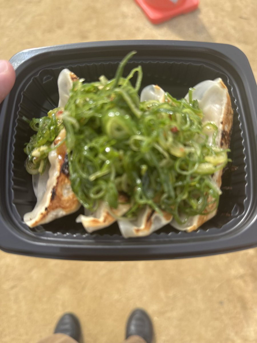 KazukiInfinity's tweet photo. 大阪城公園で餃子フェスあったから行ってきた😁
いろんな餃子があって美味しかった🤭 https://t.co/BniMTpSnzr