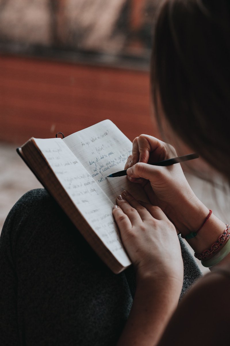 GoIntoTheStory's tweet image. Gordon Lish: “I see the notion of talent as quite irrelevant. I see instead  perseverance, application, industry, assiduity, will, will, will,  desire, desire, desire.” medium.com/go-into-the-st… #writing #screenwriting