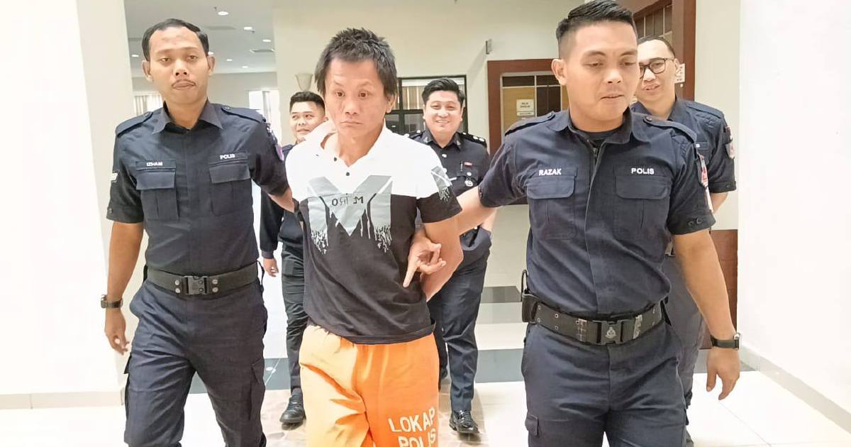 hmetromy's tweet photo. #Muar Tertuduh, Ee Cha Seng, 39, yang baru dua bulan dibebaskan atas kesalahan dadah, sebelum itu mengaku bersalah terhadap dua pertuduhan yang dikemukakan di hadapan Majistret Kartini Kasran.
https://t.co/E4gK9vCIQC https://t.co/Mu22sISaLq