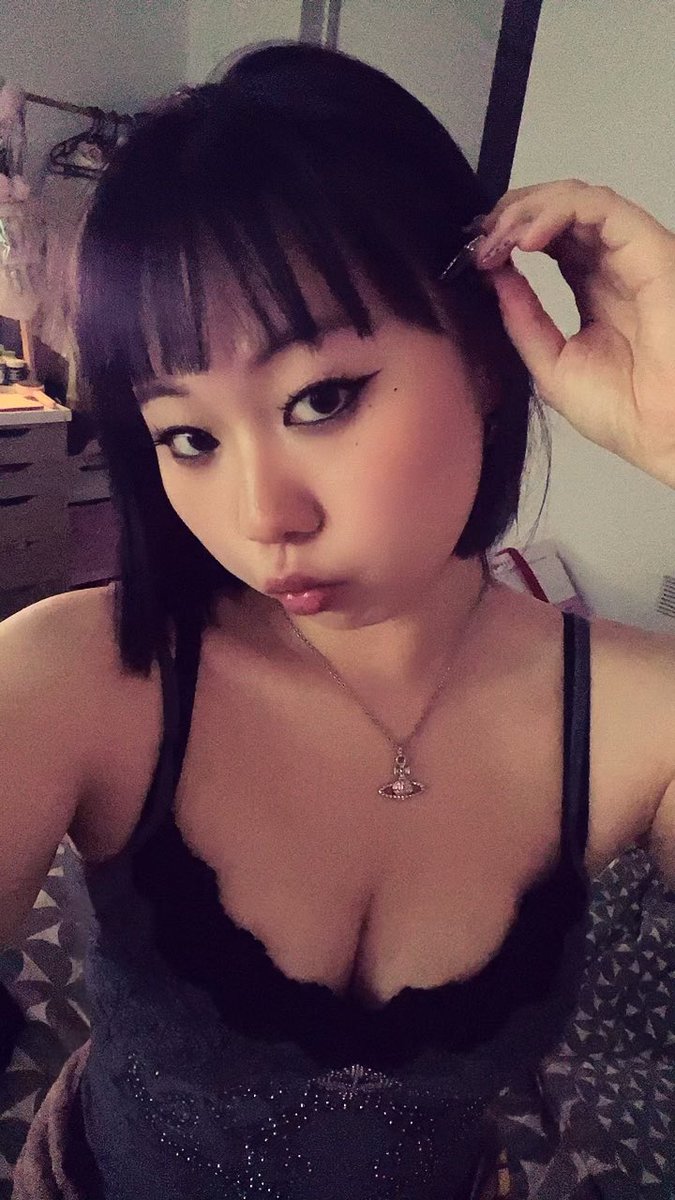bbkitty444's tweet photo. omg forgot to say, i have short hair now 😖 https://t.co/AWX9ZGG2FJ