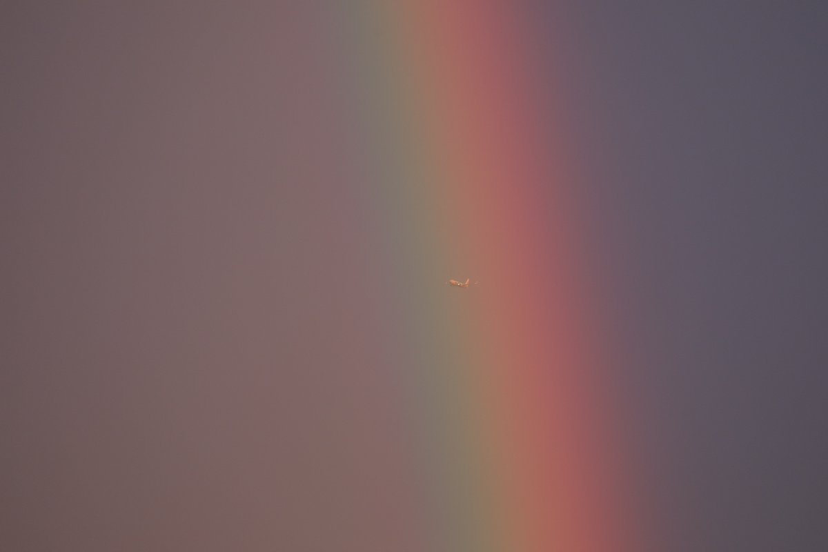 CCTVAsiaPacific's tweet image. A late-spring #rain painted the sky with color over #Beijing. Some residents in Beijing captured a stunning double #rainbow after the rain on Saturday, lighting up the city skyline.
Pics via CFP