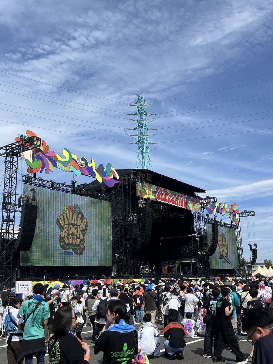 j_1002's tweet photo. 今日は貴重なGW休み2日のうちの1日

とりあえずフェスデビューです笑

 #ビバラ https://t.co/dzCIPHOzuv