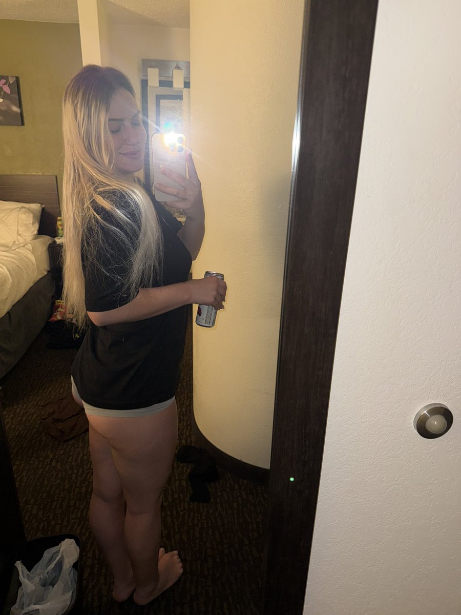 Avery Rae tweet media