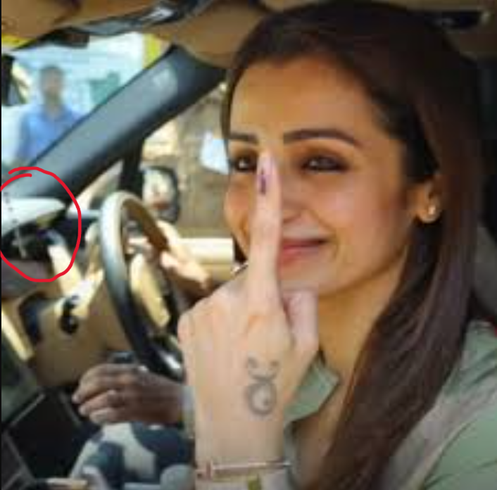 PUBLIC_UPDATE7's tweet photo. @BeingPolitical1 Are you sure , She is a Proud Hindu ? https://t.co/jmEpZBZxVh