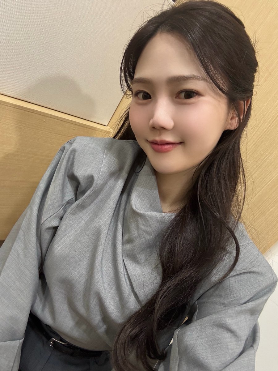 OHMYGIRL_official tweet media