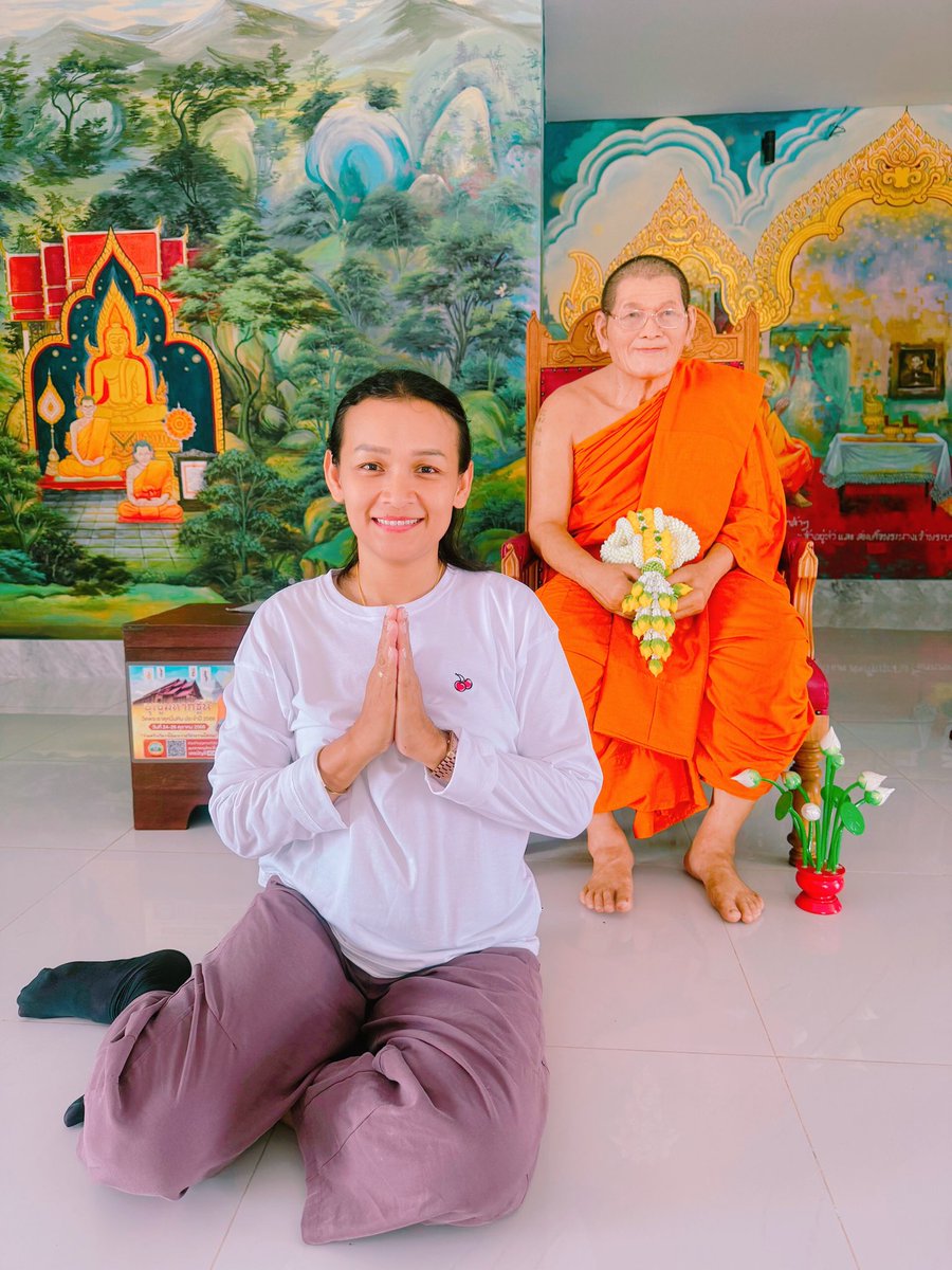 JanhomWannee's tweet photo. “ไผสิว่าชั่วก็เฉย ไผสิว่าดีก็นิ่ง
ยิ้มไว้บ่ทุกข์ เป็นสุขยั่งยืน”
หลวงปู่ศิลา สิริจันโท 🙏🏻 https://t.co/8IzqF1ayge