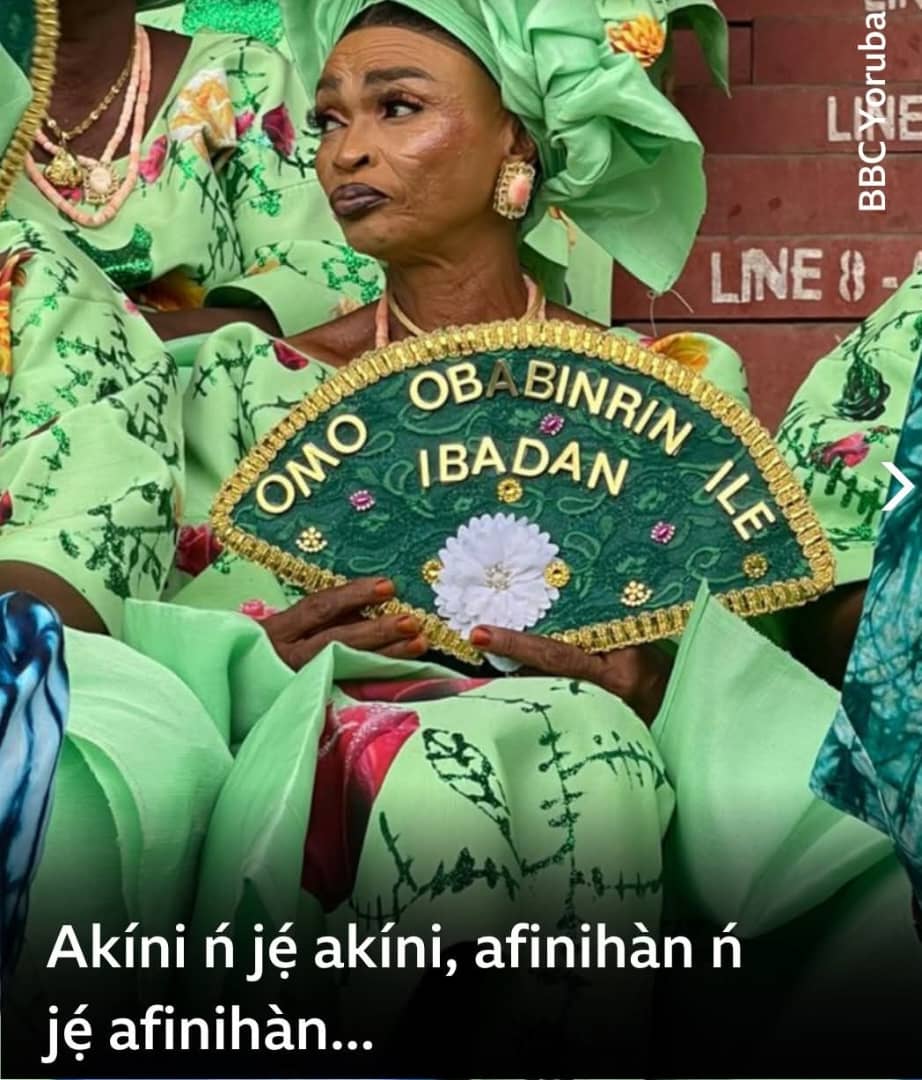 ModadeO58800's tweet photo. Akíni ńjẹ́ akíni; afinihàn ńjẹ́ afinihàn; èwo ni “pẹ̀lẹ́ o, ará Ìjàyè!” lójúde Ògúnmọ́lá? 

Translation 
One who will greet should greet without pretense, and one who will betray should do so openly; what sense is there in saying “Hello, Ìjàyè person!” before Ògúnmọ́lá’s https://t.co/iV9K5GTetM