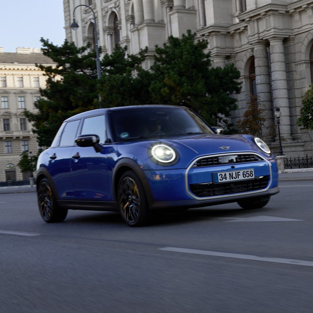 kosifleroto's tweet image. MINI Cooper 5 Kapı, şehri senin için bir oyun alanına dönüştürüyor.
Dar sokaklardan geçerken de günlük işlerini hallederken de rotan hep mutluluğa çıkıyor.

#KosiflerOto #MINI #MINICooper #MINI5Kapı #MINIKosiflerdenAlınır