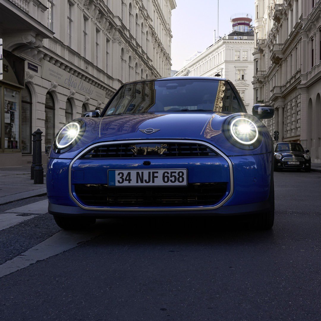 kosifleroto's tweet image. MINI Cooper 5 Kapı, şehri senin için bir oyun alanına dönüştürüyor.
Dar sokaklardan geçerken de günlük işlerini hallederken de rotan hep mutluluğa çıkıyor.

#KosiflerOto #MINI #MINICooper #MINI5Kapı #MINIKosiflerdenAlınır