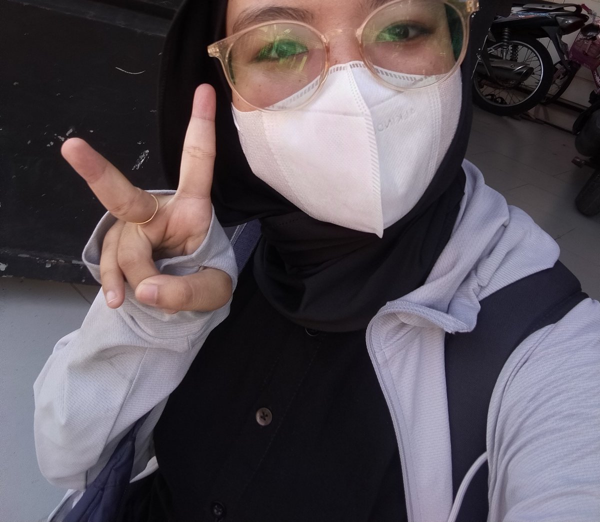 lily tweet media