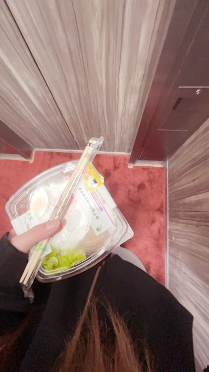 _hautyan's tweet photo. 大阪ばり楽しんでて更新���てなかった(꧞ˆᢦˆ)
友達と遊んでホテルで寝ての繰り返しです>  ̫<♩ https://t.co/E4il63TSVU