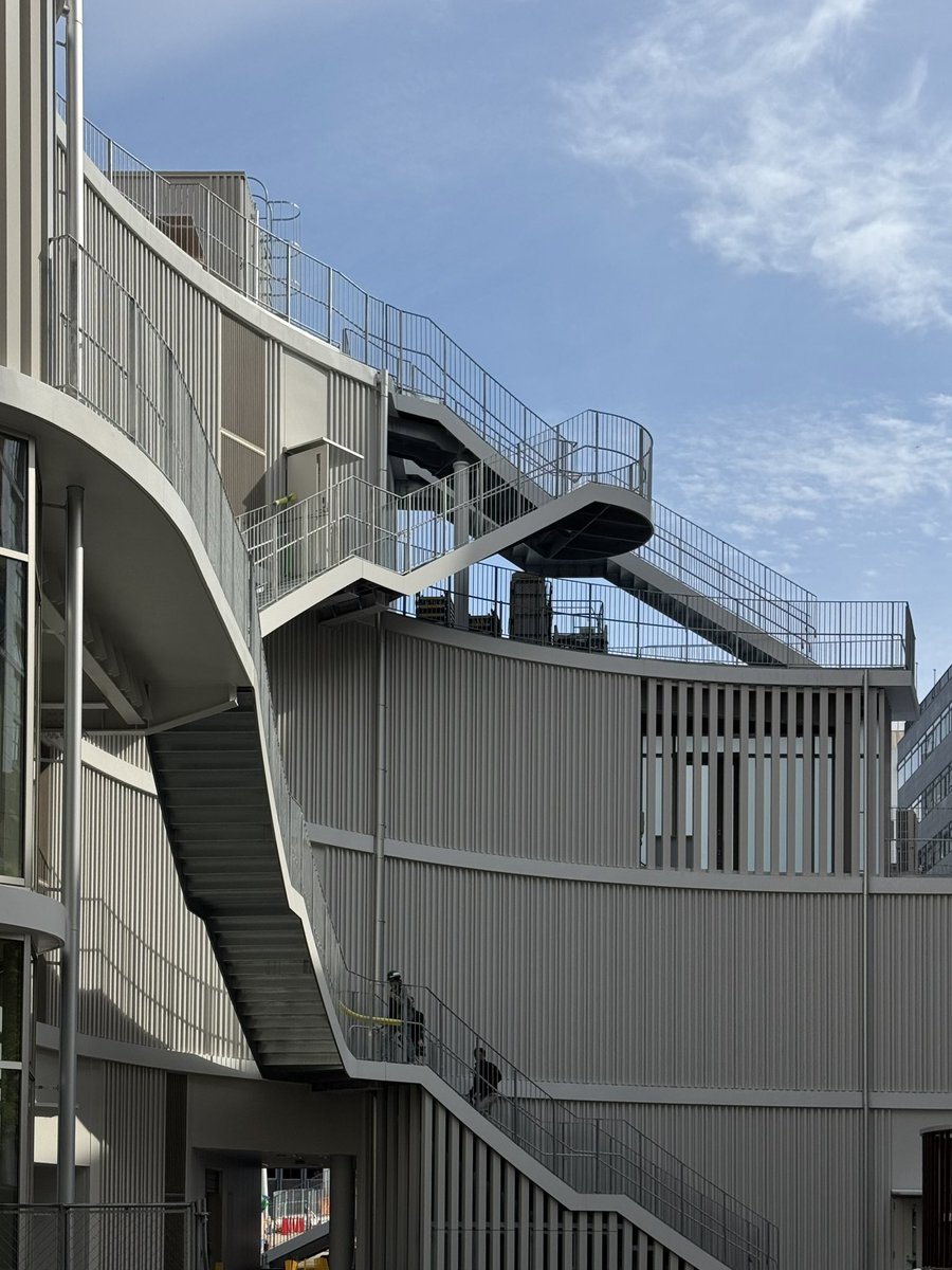 YoungdaeSong's tweet photo. 3-dimensional fluid park under construction in Fukuoka

Flows from everywhere surround the park and becomes a vertical forest where people experience new relationships between each other.

Diversity is flowing through the architecture as Unity

#SouFujimoto
#藤本壮介 https://t.co/H0a8UjjxAR