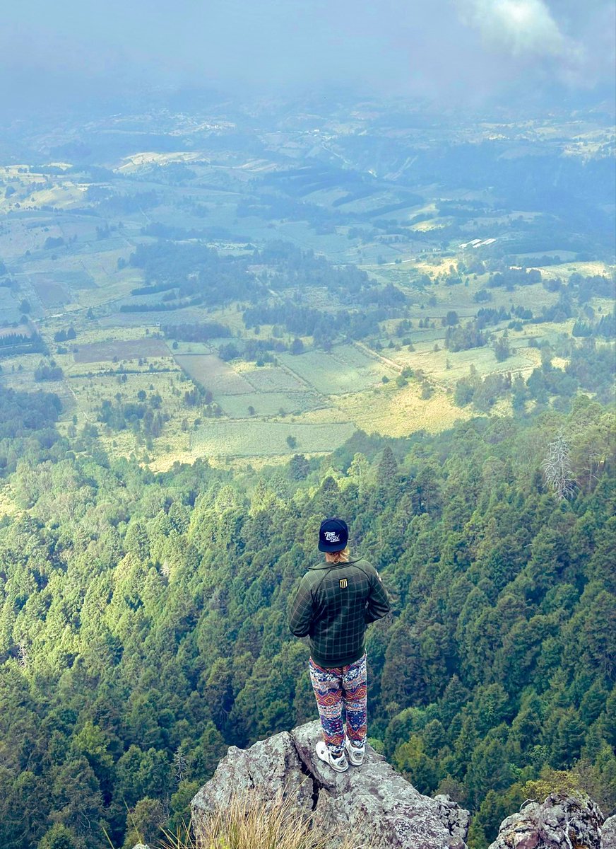 Ruizfmx's tweet photo. Cargándome de energía para las batallas siguientes. ✨🏔️ https://t.co/EUqA4tgiaE