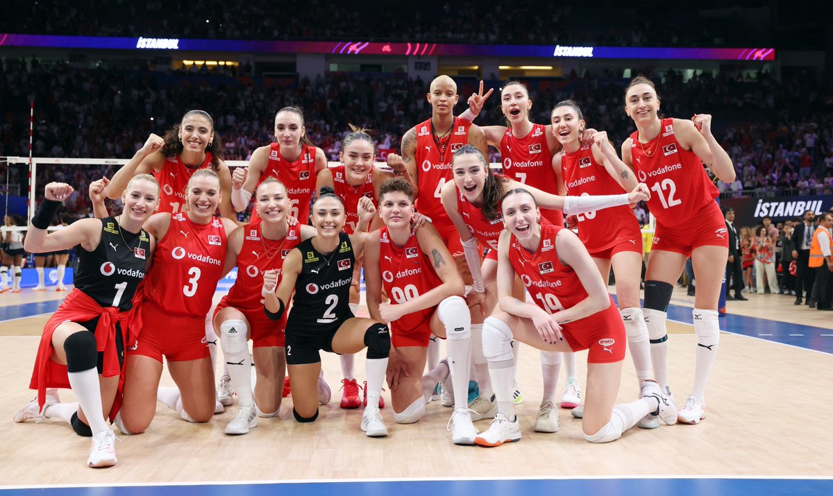 Temmzvolley's tweet photo. 🇹🇷Filenin Sultanları Yaz 2026 programı:

🏐Hazırlık Maçları @ 🇮🇹Genova
22 Mayıs 18:00  vs 🇵🇱Polonya
23 Mayıs 22:00 vs  🇮🇹İtalya
24 Mayıs 18:00  vs 🇷🇸Sırbistan

📍VNL 1. hafta @ 🇧🇷Brasilia
3 Haziran 19:00 vs 🇩🇴Dominik
4 Haziran 22:30 vs 🇳🇱Hollanda
6 Haziran 21:30 vs 🇮🇹İtalya
8 Haziran 00:00 vs 🇧🇬Bulgaristan

📍 VNL 2. hafta  @ 🇹🇷Ankara
17 Haziran 19:30 vs 🇧🇪Belçika
18 Haziran 19:30 vs 🇫🇷Fransa
20 Haziran 19:30 vs 🇩🇪Almanya
21 Haziran 19:30 vs 🇨🇳Çin

📍VNL 3. hafta  @ 🇯🇵Kansai
8 Temmuz 06:00 vs 🇵🇱Polonya
10 Temmuz 07:00 vs 🇺🇸ABD
11 Temmuz 13:20 vs 🇯🇵Japonya
12 Temmuz 09:30 vs 🇹🇭Tayland

🏆VNL Finalleri @ 🇨🇳Makao
( 22-26 Temmuz)

🏐EuroVolley @ 🇹🇷İstanbul
21 Ağustos 19:00 vs 🇱🇻Letonya
23 Ağustos 19:00 vs 🇸🇮Slovenya
24 Ağustos 19:00 vs 🇭🇺Macaristan
26 Ağustos 19:00 vs 🇩🇪Almanya
28 Ağustos 19:00 vs 🇵🇱Polonya

🏆Eurovolley Eleme Etabı @ 🇹🇷İstanbul
(31 Ağustos-6 Eylül)