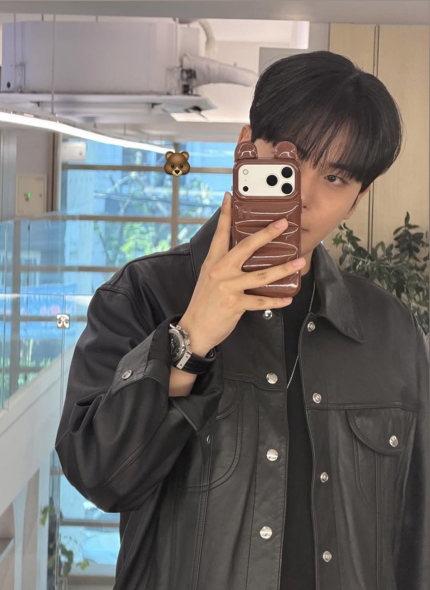 ateezrunway's tweet image. 260501 @ATEEZofficial Jongho (@.imfinalho) Instagram story update

Jongho wears @celineofficial and @Hublot.
🔗 hublot.com/en-us/watches/…

#ATEEZ #에이티즈 #JONGHO