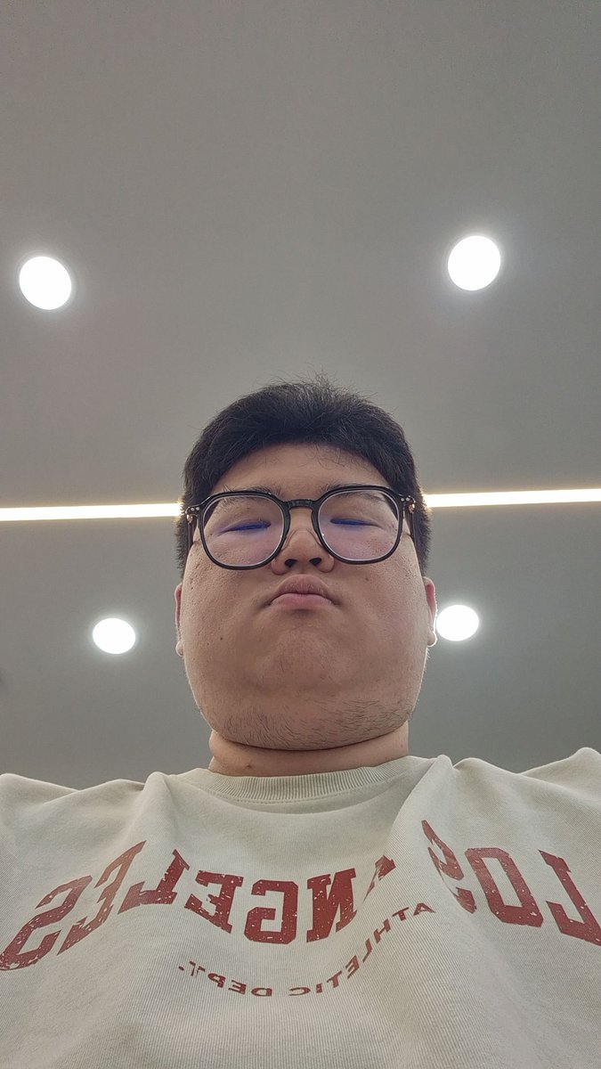 이월 tweet media