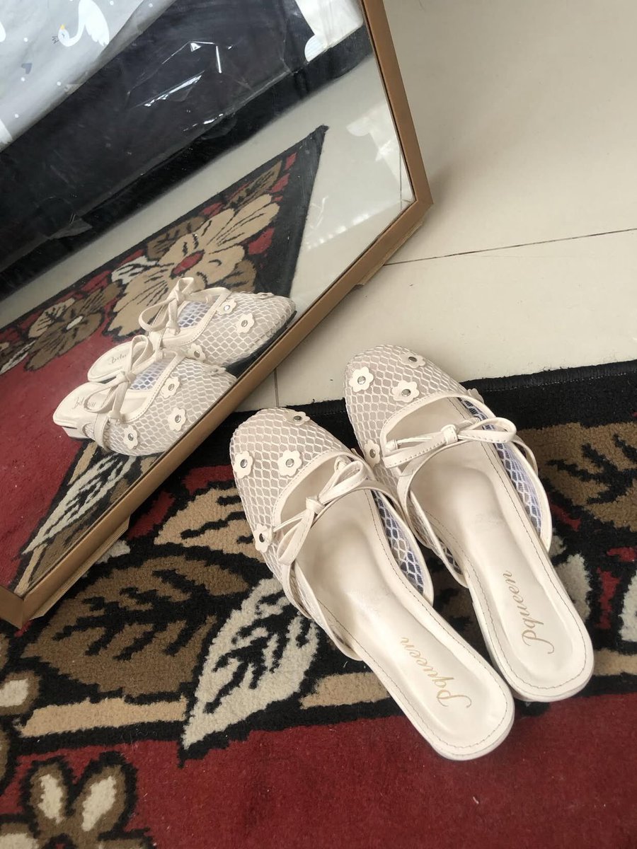 rientsetya's tweet photo. Flatshoes terlucu,empuk dan nyaman bgtt , yang ini fav aku bgttt
Harga ga sampe 100 rb 🥹
Wajib koleksi warna lain sih, coba spill flatshoes fav kalian dong 😍

https://t.co/anhJofUZbC https://t.co/ngY3lAB5yc