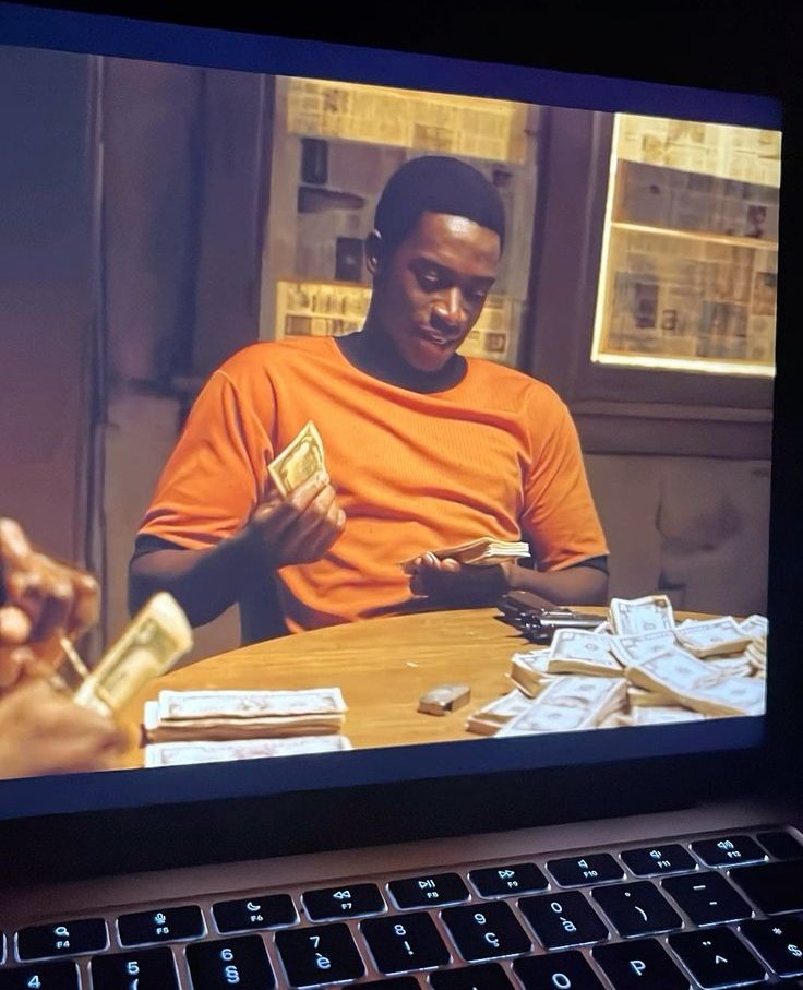 Boofiq12's tweet photo. do it for the hate of poverty. 
do it for the love of luxury. 
do it for your loved ones. 
do it for you.

Gm and happy new week chat 💛 https://t.co/WQfD70AXoJ