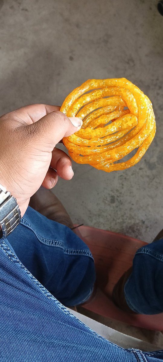Biharibabu1431's tweet photo. I'm Eating jalebi 😎🔥

Because the  BJP Winning Bangal, Assam, Puducherry.... https://t.co/7Gox9Aa26G