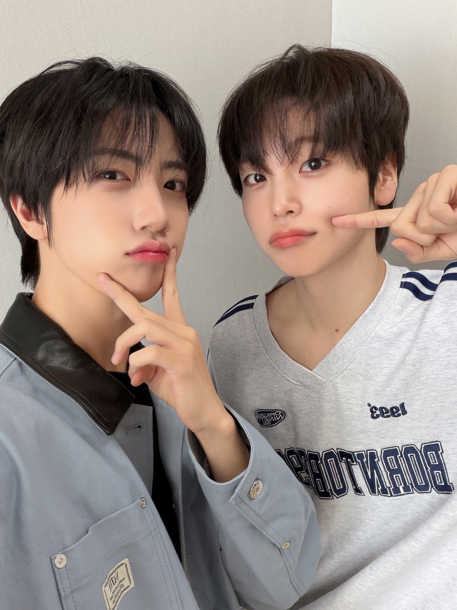 wonjinsworld's tweet photo. wonjin and hyeongjun!

#원진 #wonjin #크래비티 #cravity https://t.co/zBAxZ1MOyk